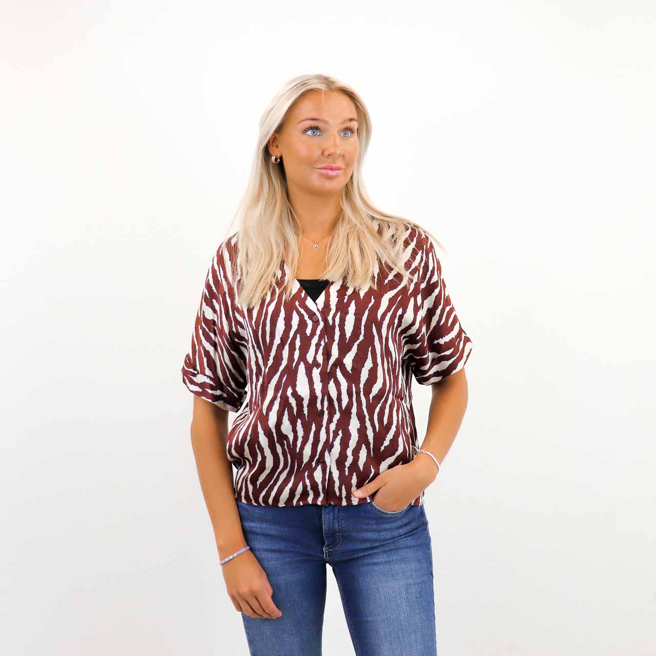 JABINA TILDA S/S V-NECK TOP