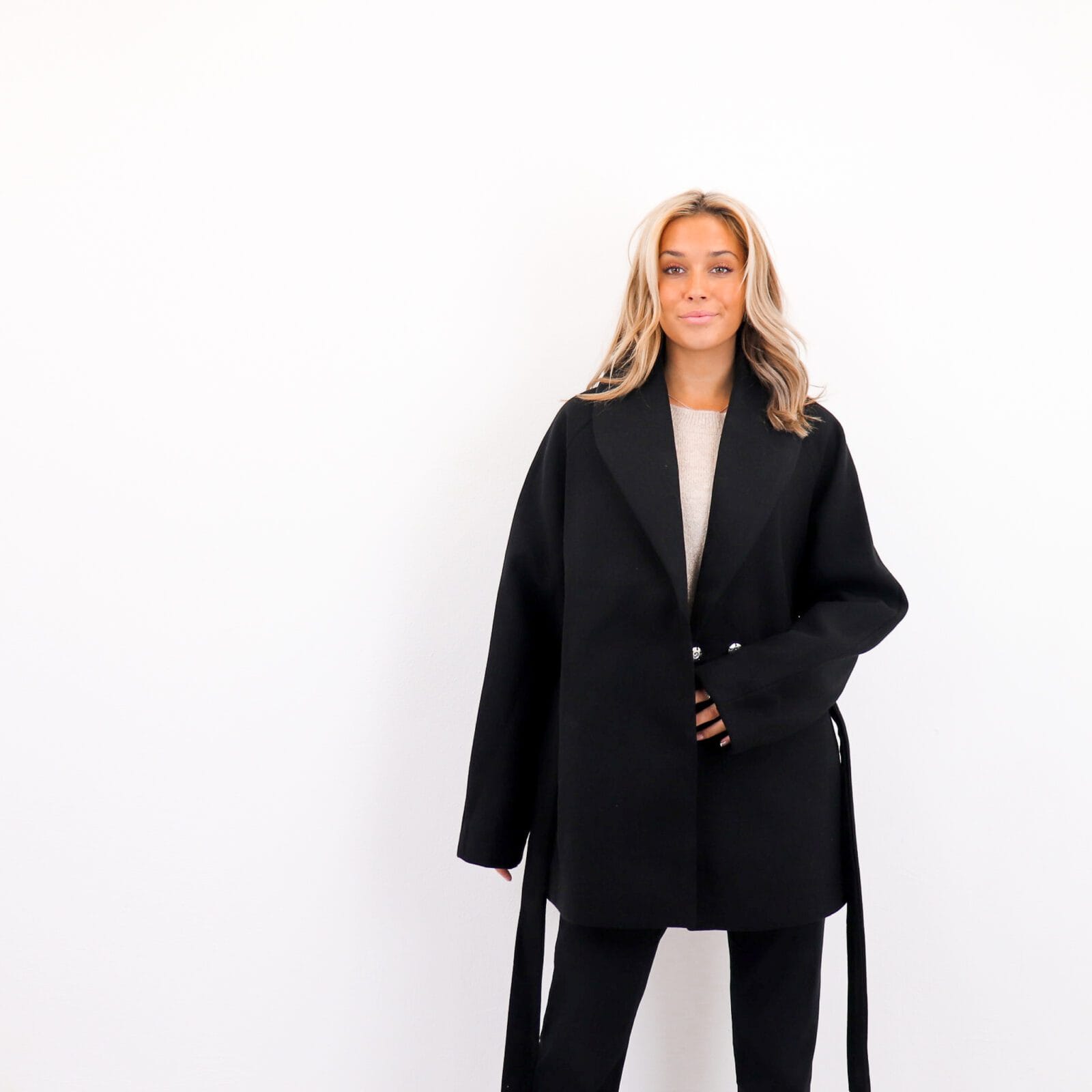 VICTORIA LIFE BELTED SHORT COAT