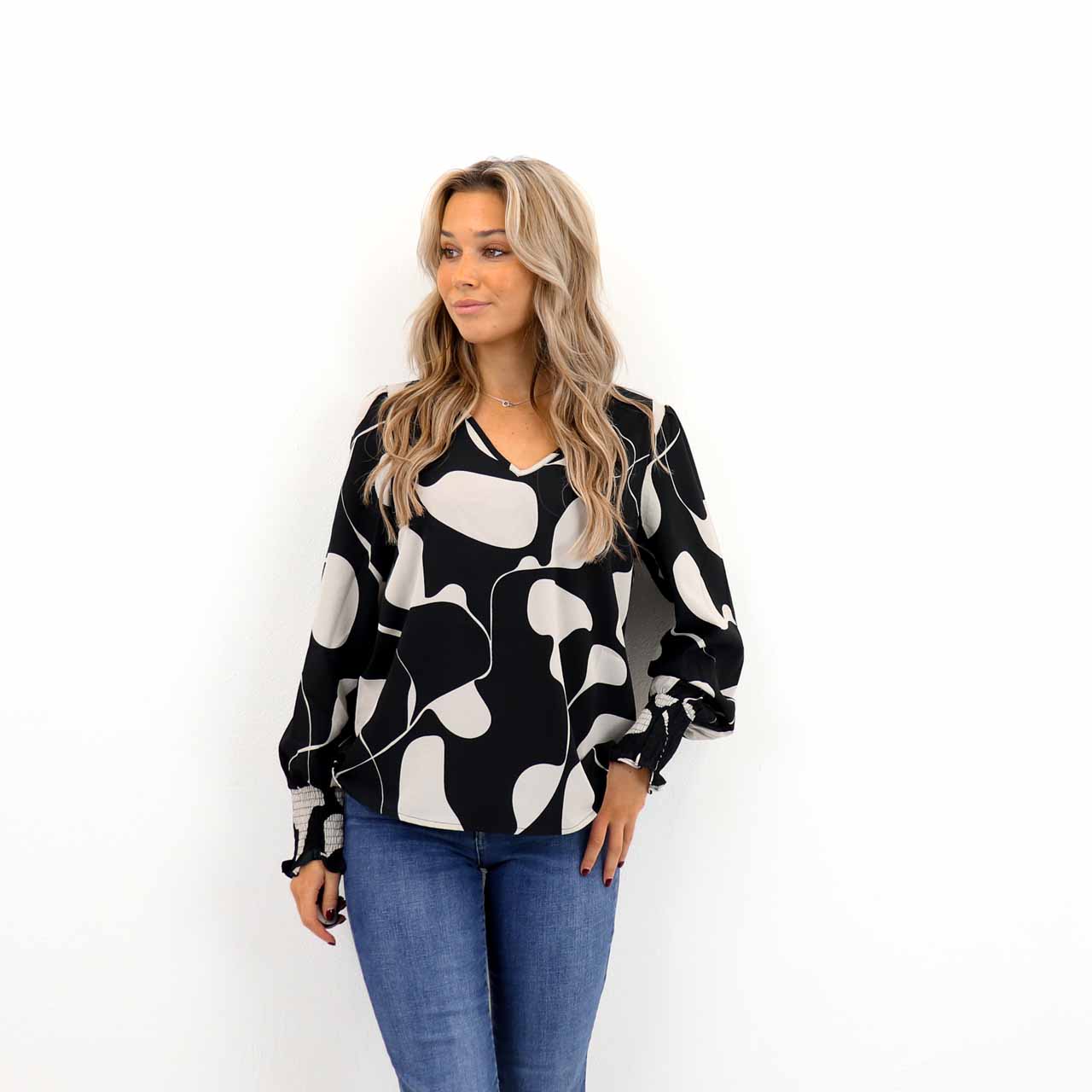 LYDIA LS V-NECK SMOCK TOP