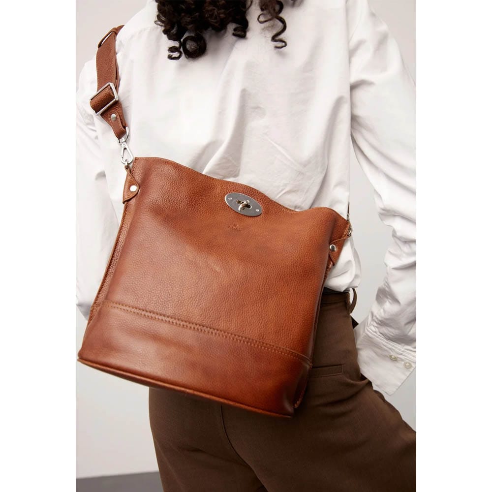 AMARA SHOULDER BAG
