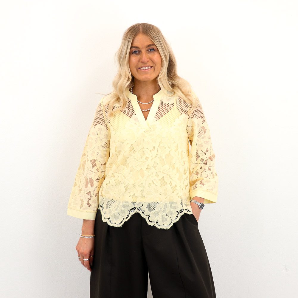 VMMAYA LACE 7/8VNECK TOP